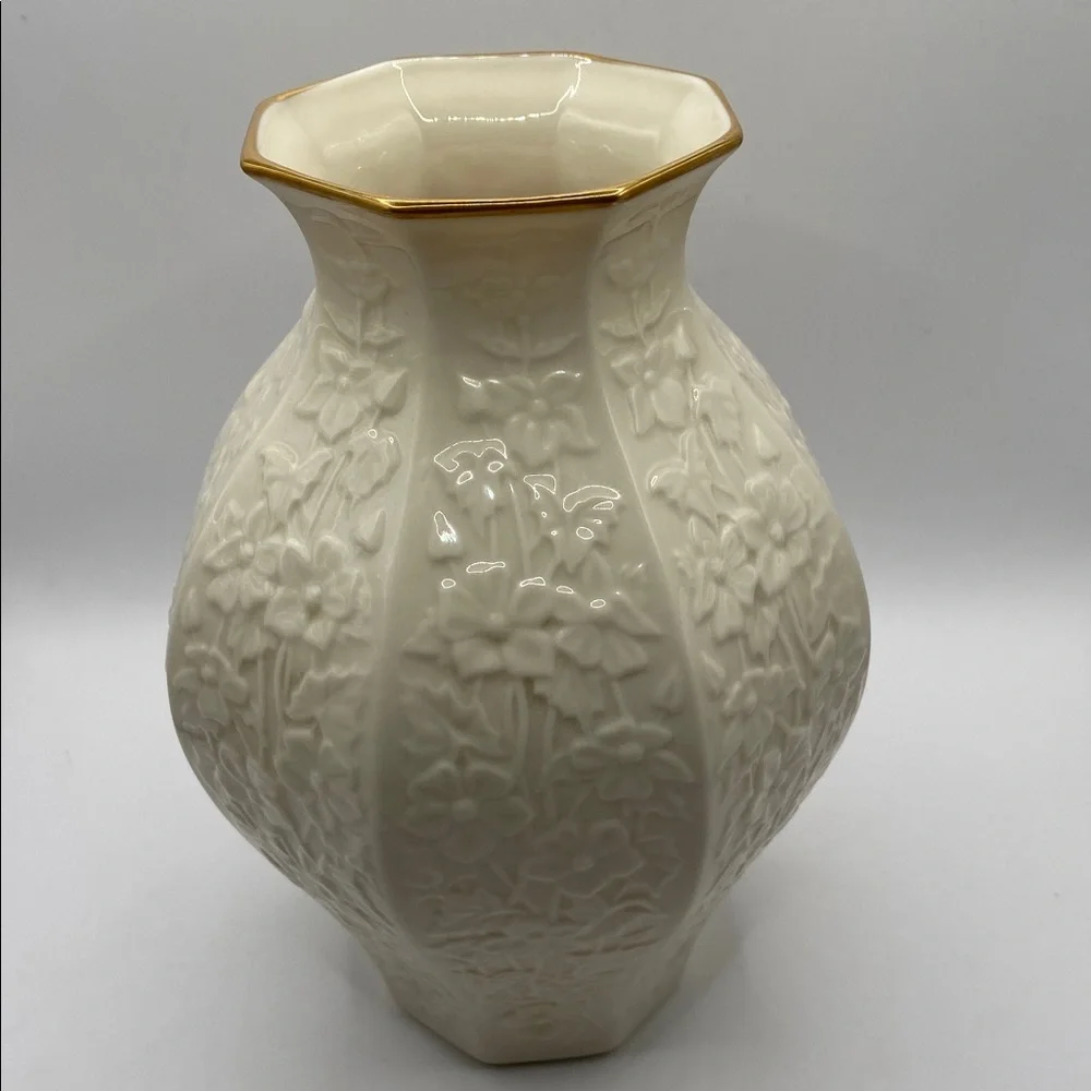 Vintage Lenox Porcelain Vase With 25K Gold Trim Garden Collection